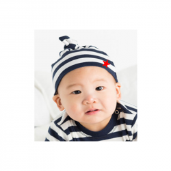 rot-weiß geringelte  Babymütze mit blauem Stern